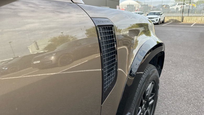 Land Rover Defender 90 Diesel 3.0 D200 Hard Top Auto